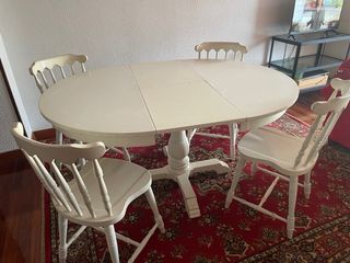 Mesa extensible y 4 sillas de comedor