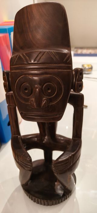 Figura de madera tallada
