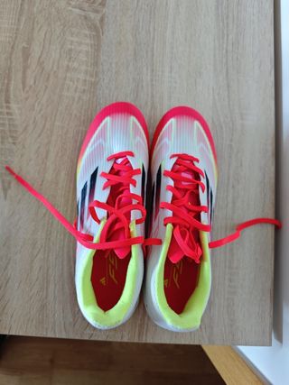 Zapatillas Adidas F50 
Talla 41 1/3
Futbol Tacos R