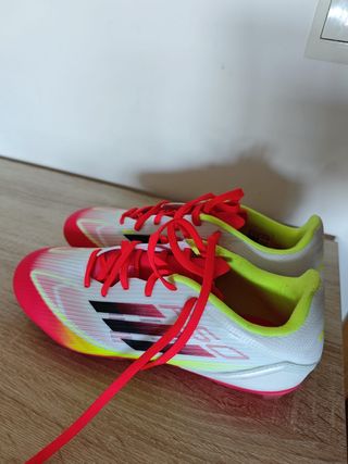 Zapatillas Adidas F50 
Talla 41 1/3
Futbol Tacos R