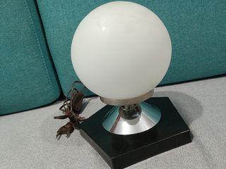 Lámpara Vintage Esfera Blanca y Base Negra