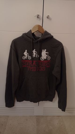 Sudadera Stranger Things gris oscuro