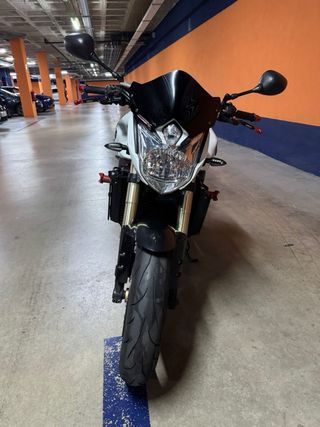 Yamaha FZ8 Blanca del 2011