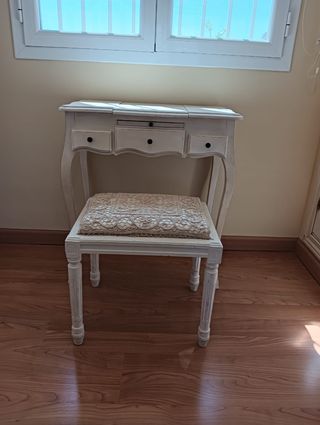 Tocador blanco con asiento