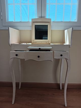 Tocador blanco con asiento