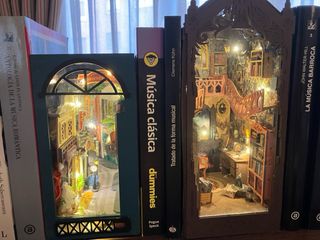 Biblioteca en Miniatura con Luces