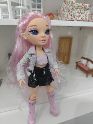 Muñeca Rainbow High Mimi Choi Serie 1