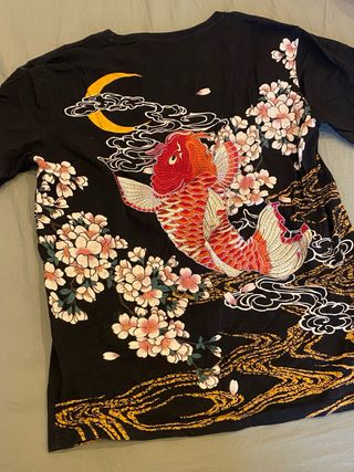 Camiseta Estilo Japonés Bordada Koi Luna