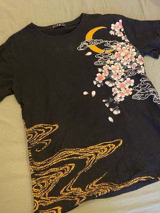 Camiseta Estilo Japonés Bordada Koi Luna