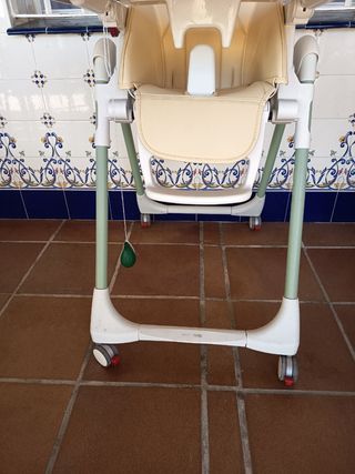 Trona para bebé color beige y verde