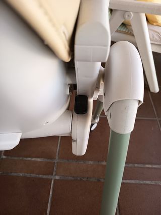 Trona para bebé color beige y verde