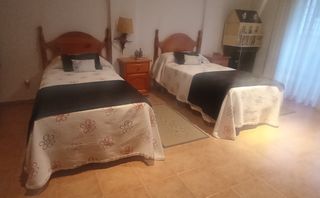 Conjunto somier cama rústica con colchón cabecero