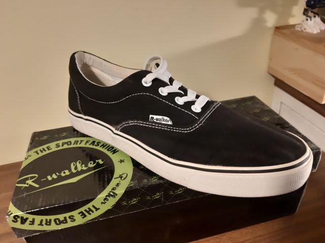 Scarpe R-walker nere e bianche di tela