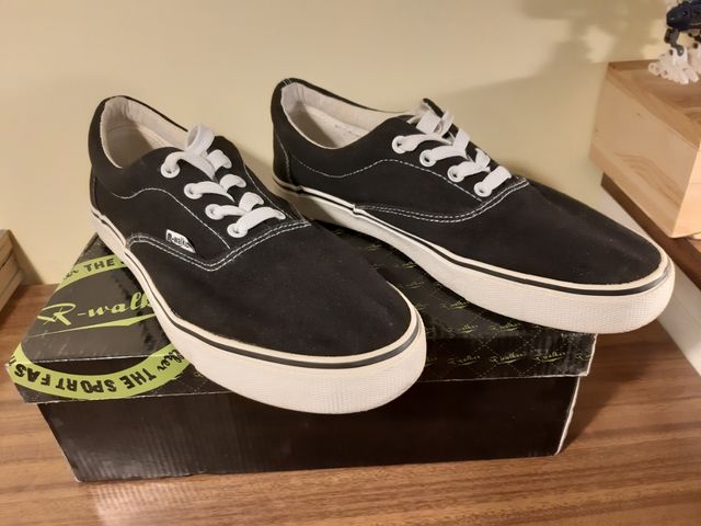 Scarpe R-walker nere e bianche di tela
