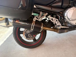 Suzuki GSX 650 F - Moto Deportiva Negra