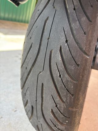 Suzuki GSX 650 F - Moto Deportiva Negra