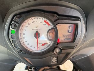 Suzuki GSX 650 F - Moto Deportiva Negra