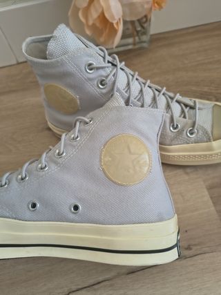 Converse talla 39 color gris con detalles en beige