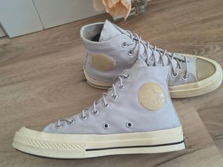 Converse talla 39 color gris con detalles en beige