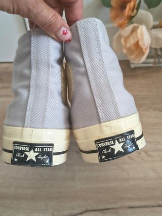 Converse talla 39 color gris con detalles en beige