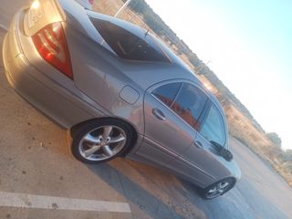 Mercedes-Benz Clase C 2004