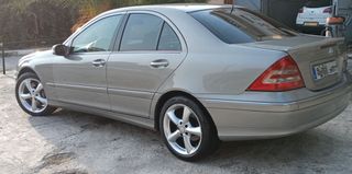 Mercedes-Benz Clase C 2004