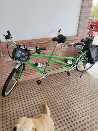 Bicicleta tándem verde