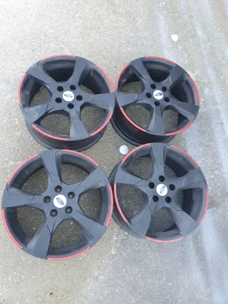 Llantas R17 CMS Negras con Borde Rojo