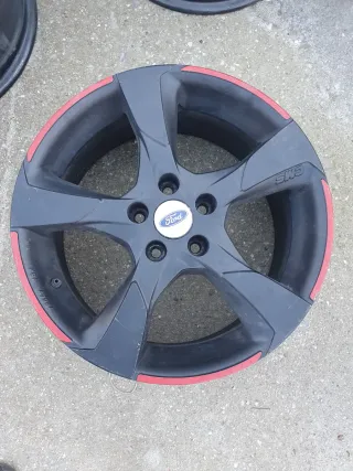 Llantas R17 CMS Negras con Borde Rojo