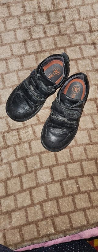 Zapatos Escolares Negros Velcro talla 29