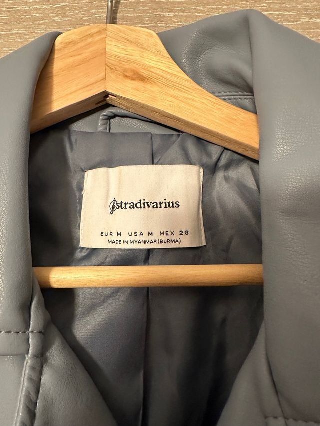 Giacca effetto pelle blu Stradivarius