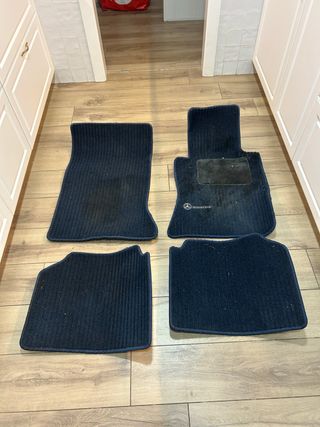 Alfombrillas Mercedes W124   coche inglés 
