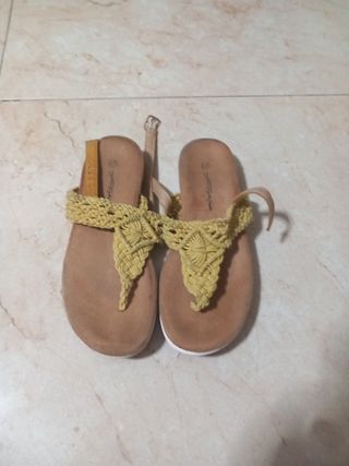 Sandalias Beige y Amarillas Nuevas