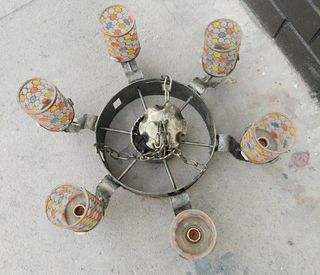 Lámpara rústica antigua de metal y cristal