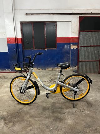 Bicicleta urbana OBIKE gris y amarilla
