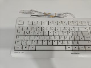 Teclado Cherry KC 1000 con cable