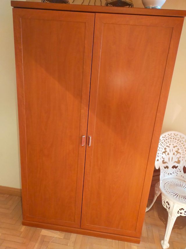 Armario de madera
