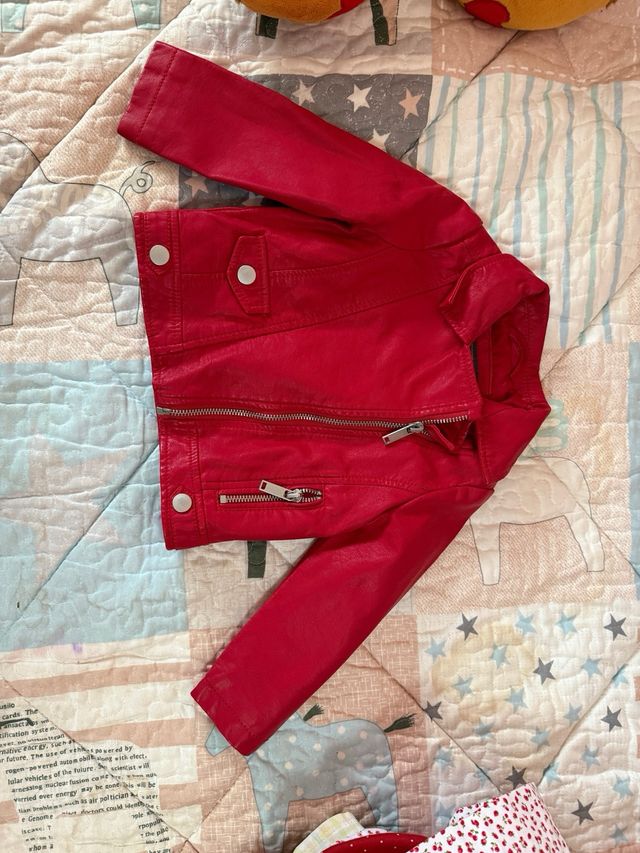 Cazadora roja bebé niña de Primark