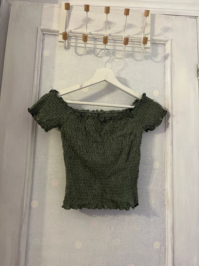 Camiseta fruncida verde oliva