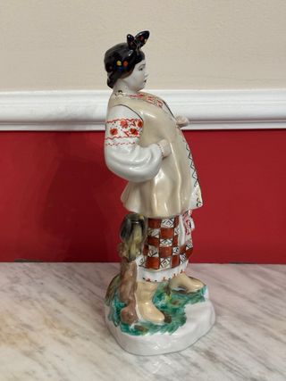 Antica statuetta porcellana donna vestito tradizio