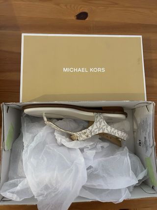 Sandalias Michael Kors Beige Tira Dedo