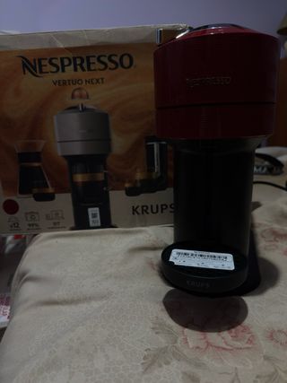 Cafetera Nespresso Vertuo Next Roja