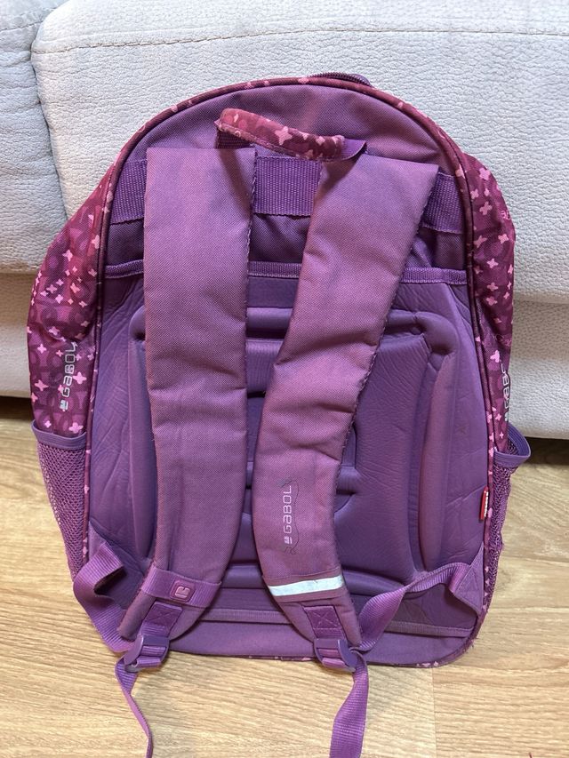 Mochila escolar Gabol morada con estampado