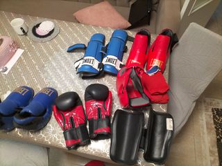 Botines, tibiales y casco de boxeo/MMA