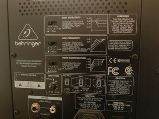 2 Monitores Dj Behringer B1031A 