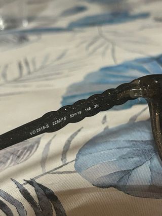 Gafas de sol negras y marrones