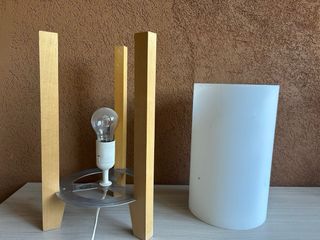 Lampada da tavolo IKEA in legno
