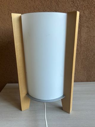 Lampada da tavolo IKEA in legno