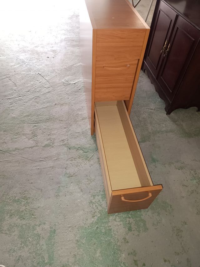Mueble cajonero.