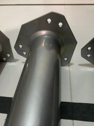 Patas regulables para mesa metálicas.